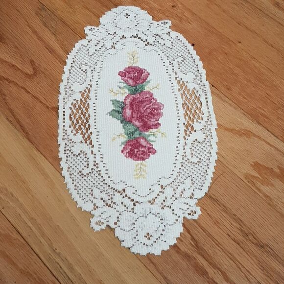 LaceTable Top Cover Cream &Rose Lace Dollie for side table - Picture 3 of 8